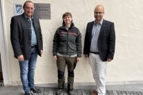 Franz Langer und Stefan Huber heißen die neue Revierleiterin Dina Krause in Windorf Willkommen.